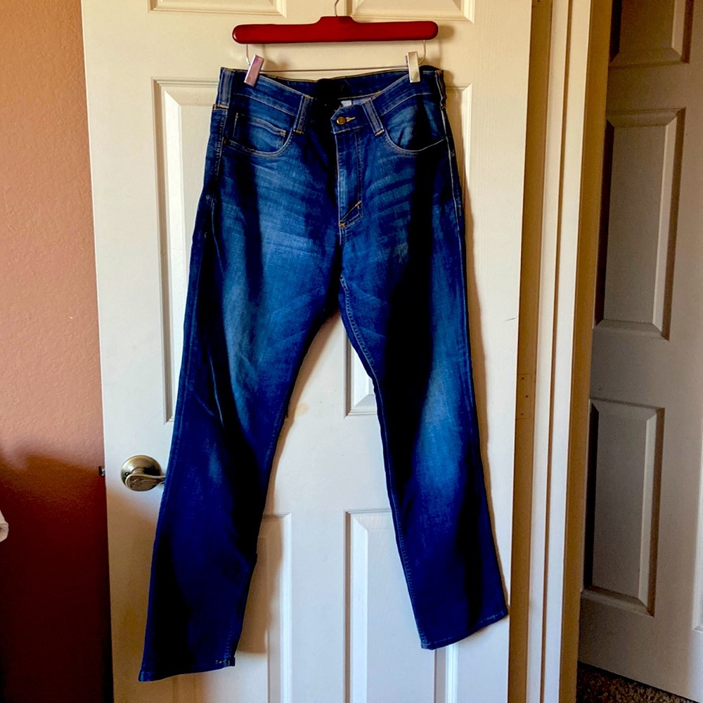 Barely worn mens denim blue jeans, size 32x32.